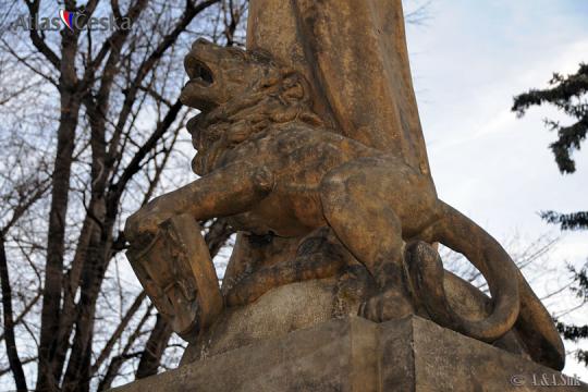 Pomník obětem války v sadech Husitské revoluce - 